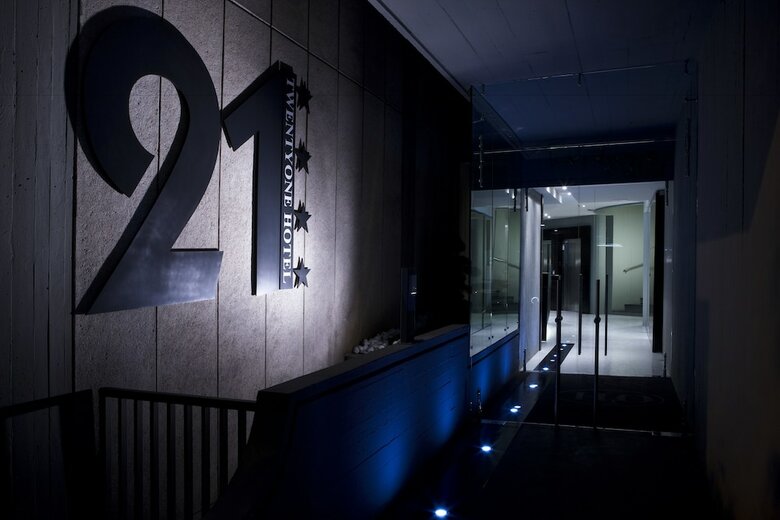 Twenty One Hotel