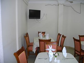 Aparthotel De Holiday Beach Hotel