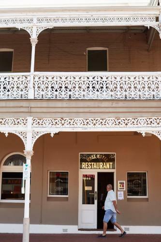 Rose Hotel & Motel