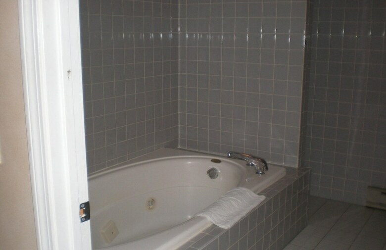 Hotel Regency Inn & Suites