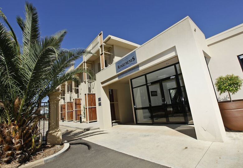 Aquarius Apartments And Cabins