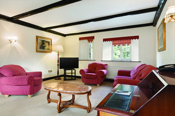 Ramada Resort Cwrt Bleddyn Hotel & Spa