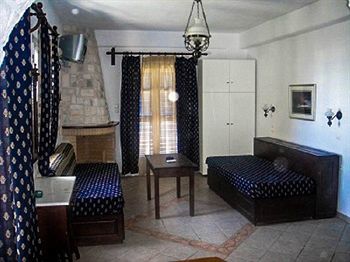 Maistrali Studios & Apartments