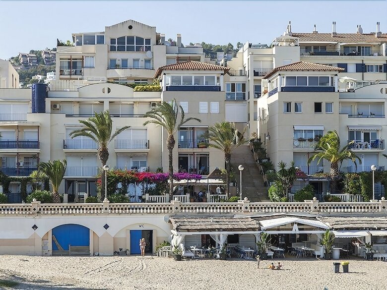 Apartment By The Sea