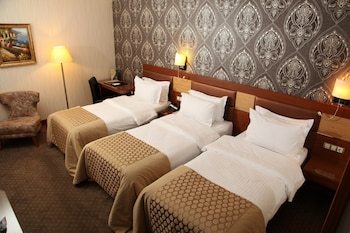 Armis Hotel