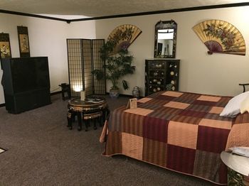 Hotel Wildwood Inn Tropical Dome & Theme Suites