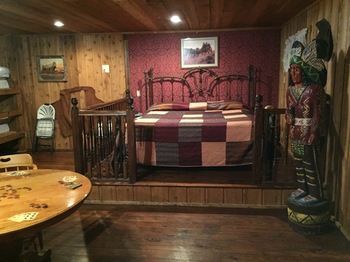 Hotel Wildwood Inn Tropical Dome & Theme Suites