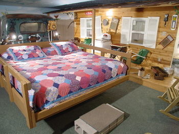Hotel Wildwood Inn Tropical Dome & Theme Suites