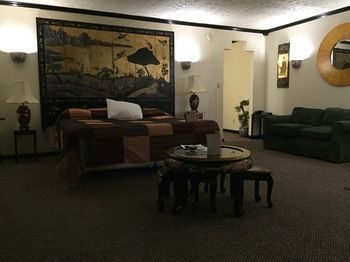 Hotel Wildwood Inn Tropical Dome & Theme Suites