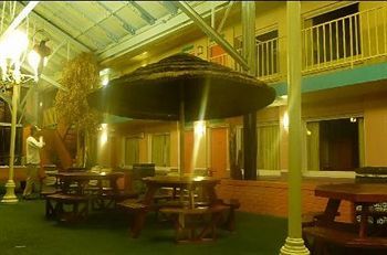 Hotel Wildwood Inn Tropical Dome & Theme Suites