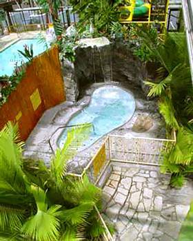 Hotel Wildwood Inn Tropical Dome & Theme Suites