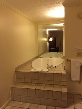Hotel Wildwood Inn Tropical Dome & Theme Suites