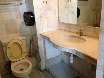 Aparthotel Kuah Town Service Suite Apartment