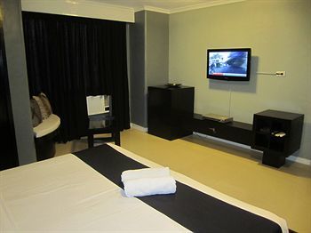 Richmond Plaza Hotel