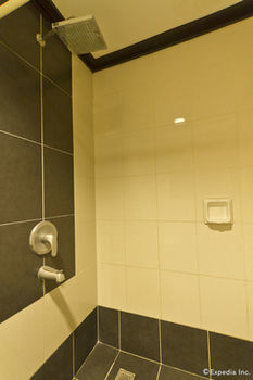 Richmond Plaza Hotel