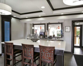 Hotel Rodeway Inn & Suites Downtown North