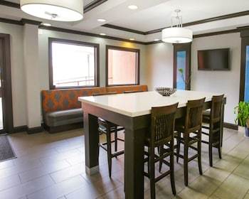 Hotel Rodeway Inn & Suites Downtown North