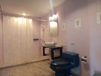 Hotel Lunar Hut Resort