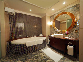 The Diplomat Radisson Blu Hotel, Residence & Spa