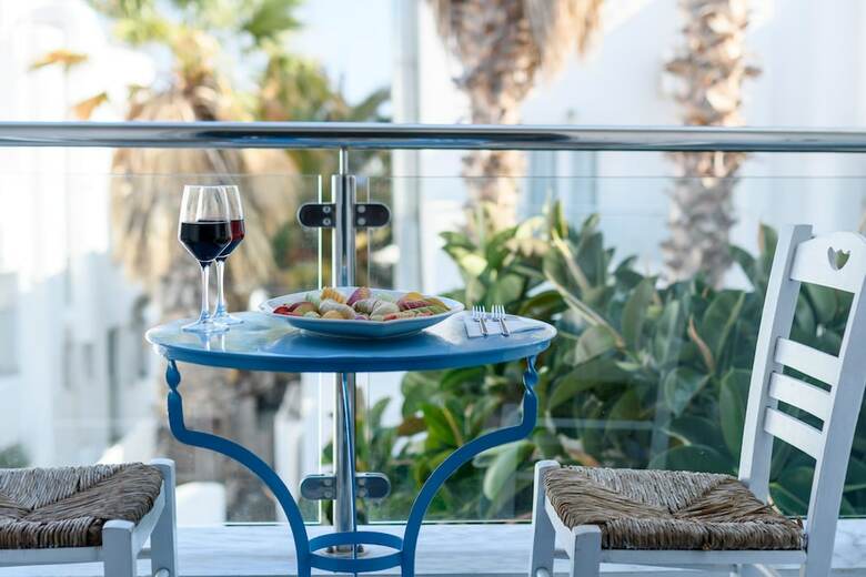 Hotel Alesahne Beach