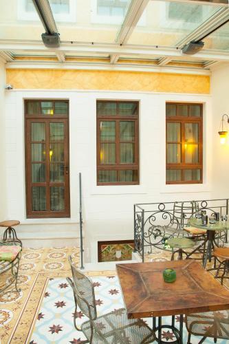 Villa Pera Suite Hotel