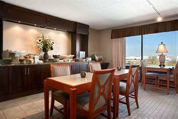 Hotel Hilton Wichita Airport Executive Conference Center