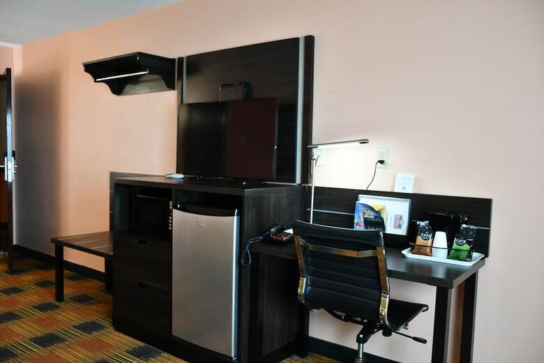 Hotel Regency Inn & Suites