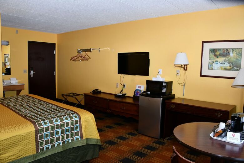 Hotel Regency Inn & Suites