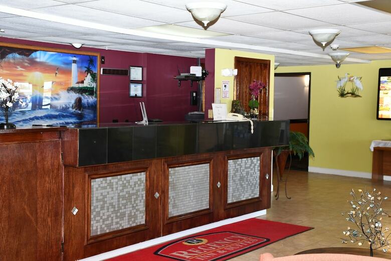 Hotel Regency Inn & Suites