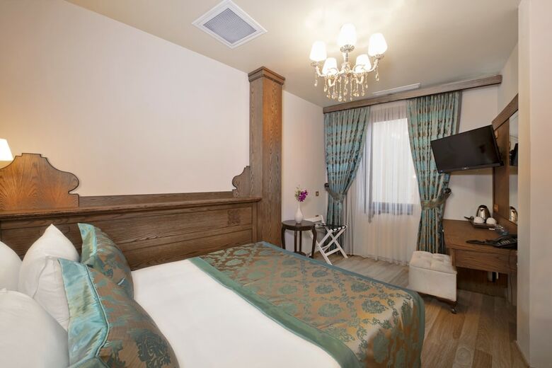 Perapolis Hotel