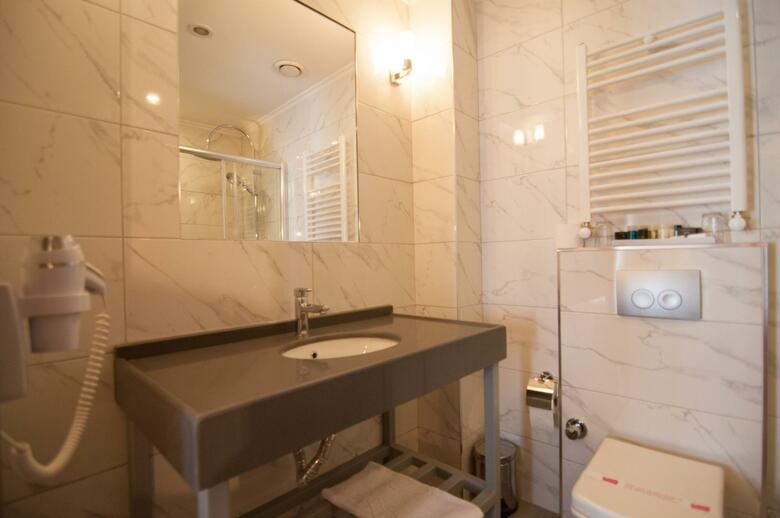 Perapolis Hotel