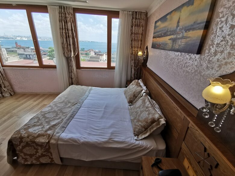 Perapolis Hotel