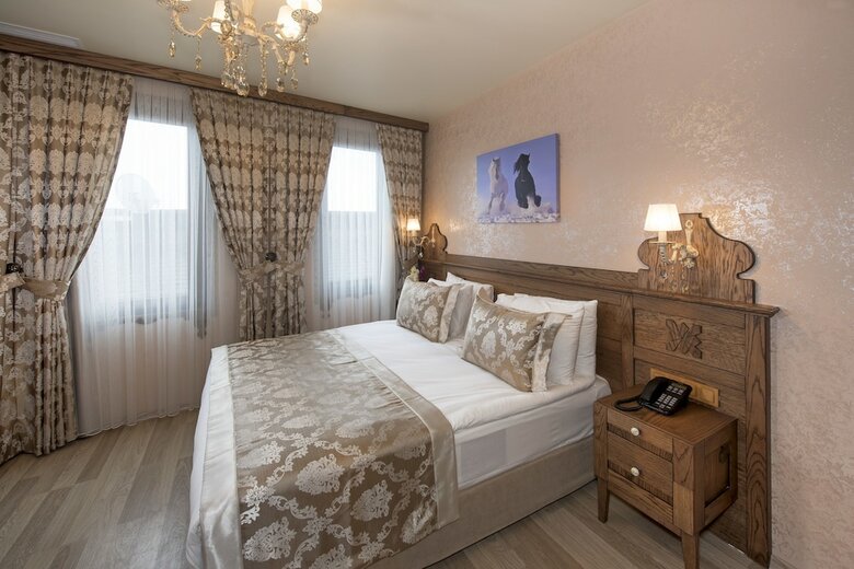Perapolis Hotel