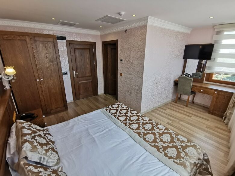 Perapolis Hotel