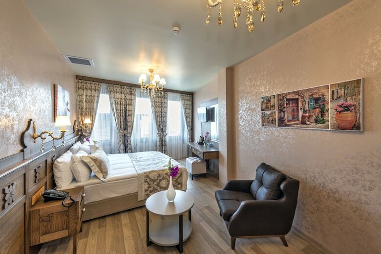 Perapolis Hotel