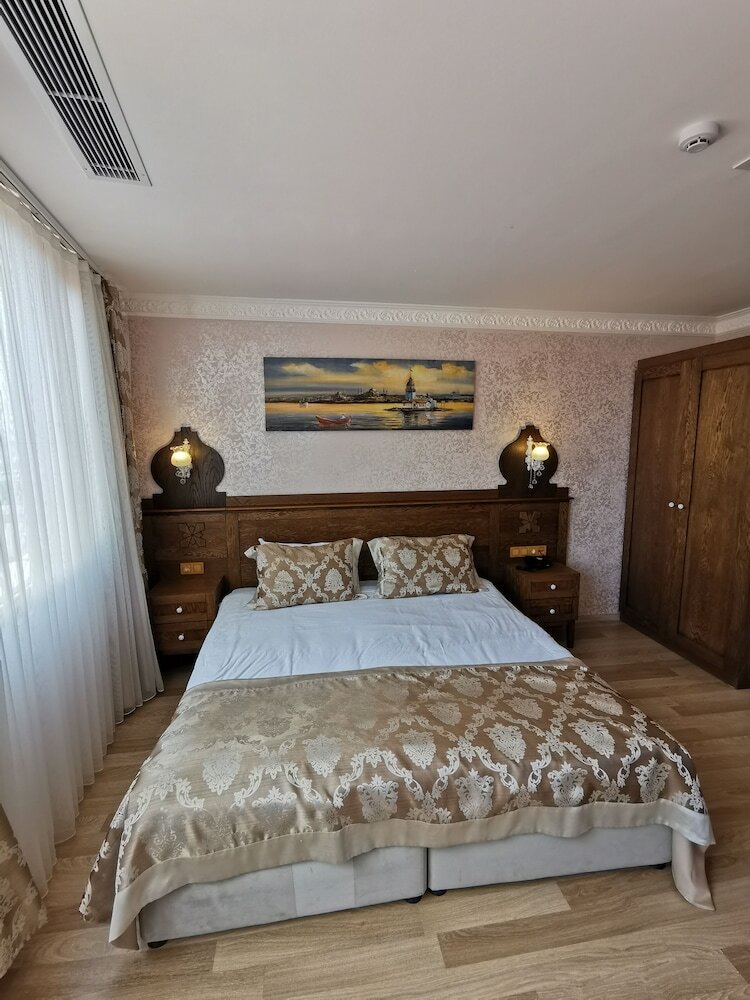 Perapolis Hotel