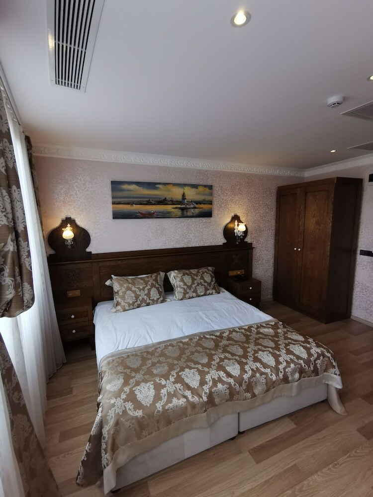 Perapolis Hotel