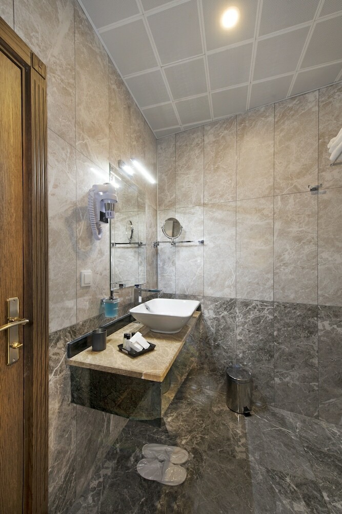 Perapolis Hotel