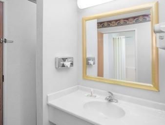 Hotel Super 8 Sawyer Michigan