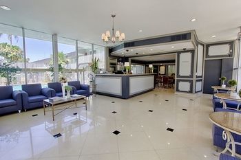 Hostal The Sherman Hotel
