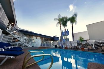 Hostal The Sherman Hotel