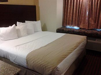 Hotel Toledo Bridgepointe Inn & Suites