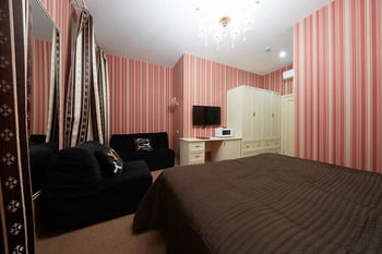 Avenue Hotel