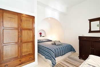 Aparthotel Nikos Villas Hotel In Oia Santorini