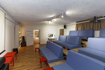 Hotel Stay - Hostel, Apartments, Lounge