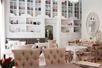 Chalet De Provence Business Hotel