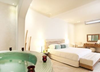 Bed & Breakfast Allure Suites