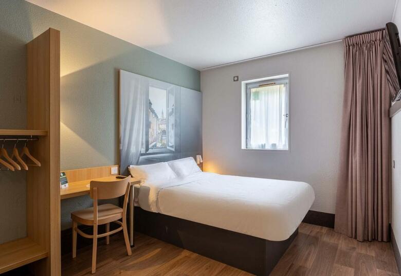 Hotel B&B H�tel Chartres Le Forum