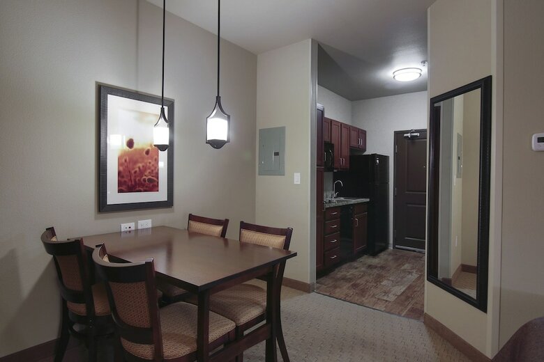 Hotel Teddy's Residential Suites Watford City