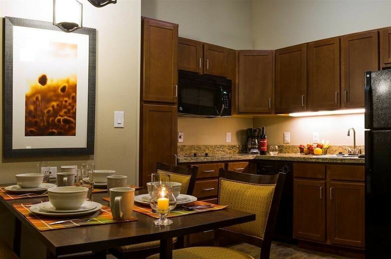 Hotel Teddy's Residential Suites Watford City
